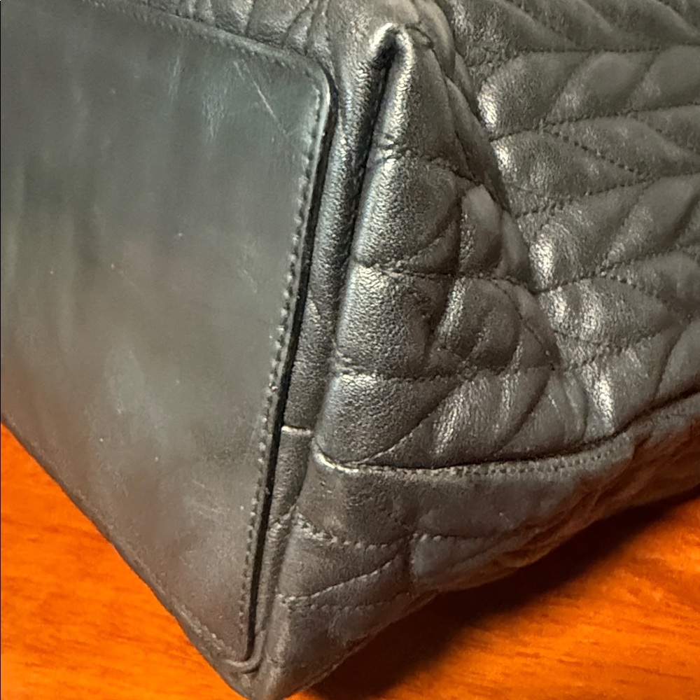 Authentic Black Gucci Quilted Leather Tote with Gold Hardware & GG wallet - Picture 7 of 16